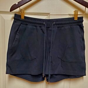 Liverpool Women's Black Shorts Size 4